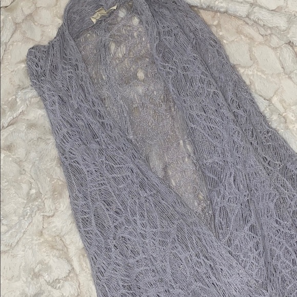 Hem and thread vest - Picture 4 of 4